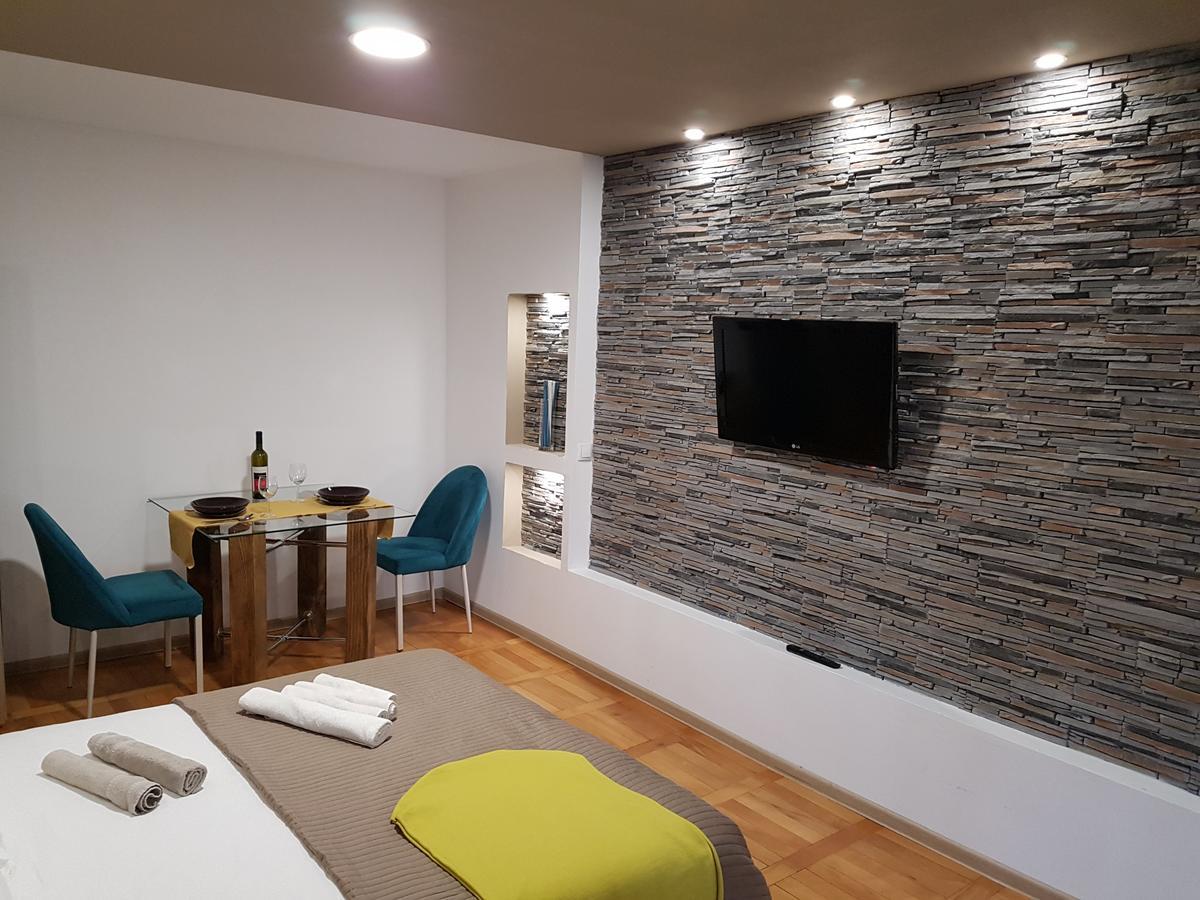 Woodstone Apartment Ploieşti Eksteriør billede