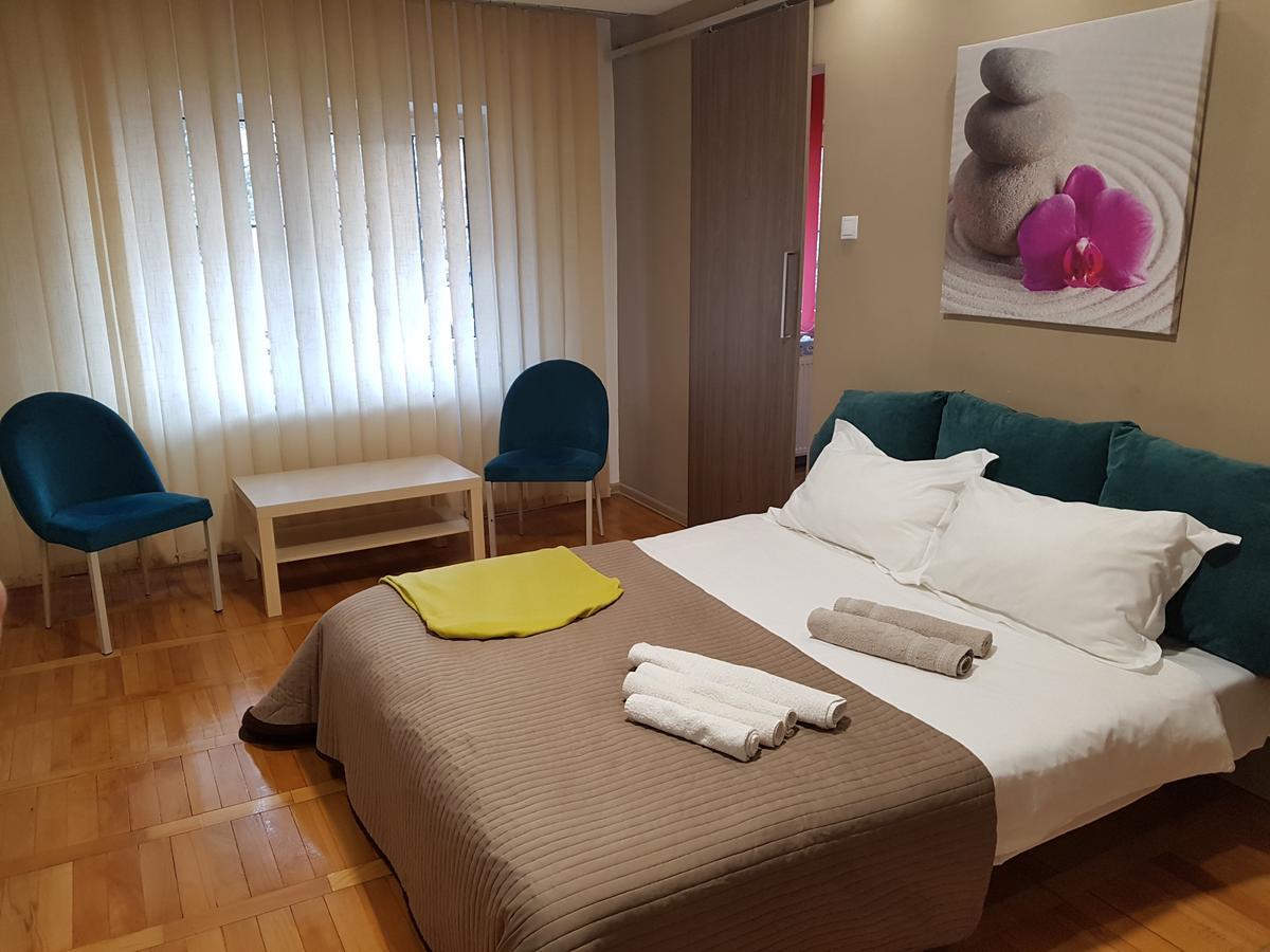 Woodstone Apartment Ploieşti Eksteriør billede